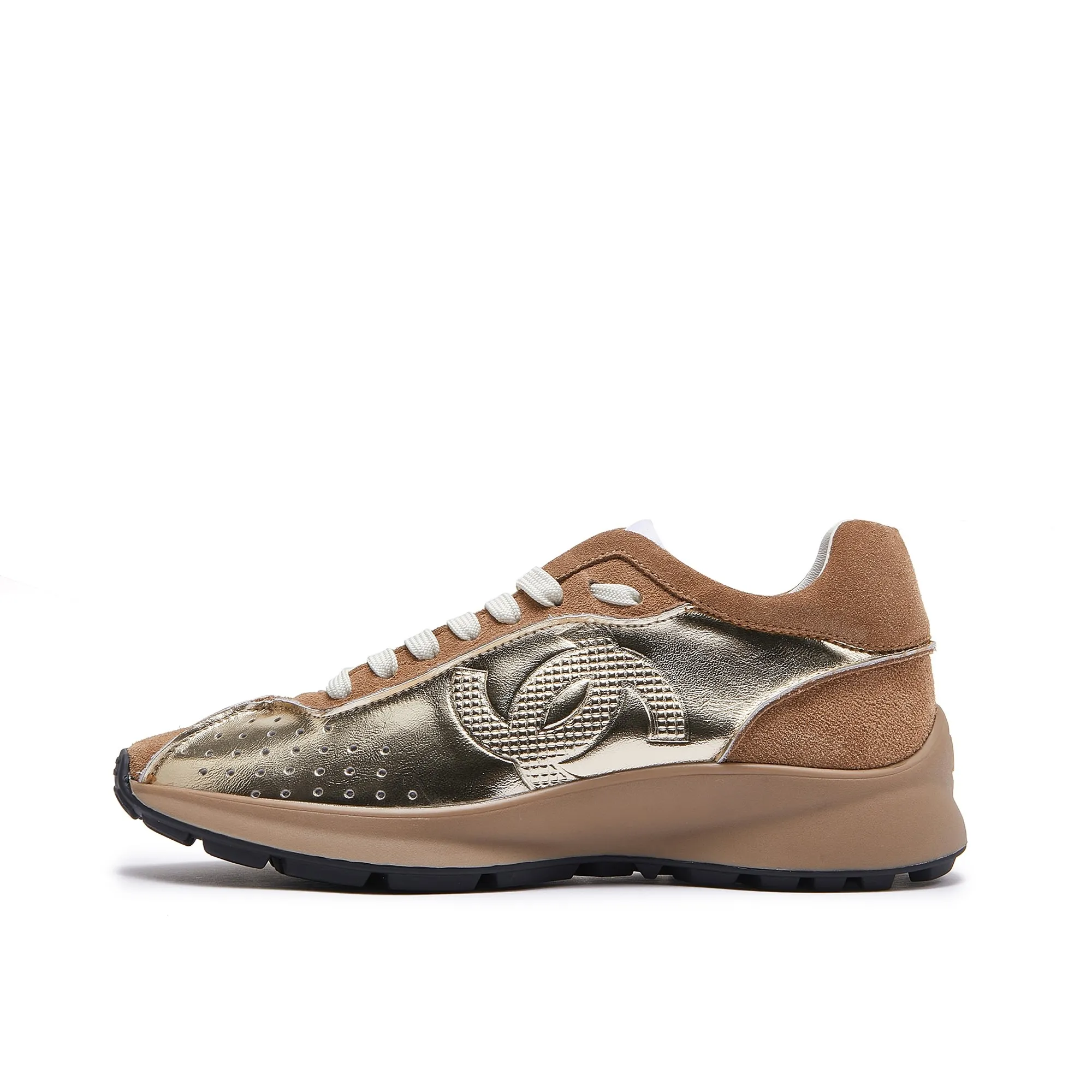 👟👟Ex-factory price 560👟👟 Chanel Grandma 2024 counter top casual sports shoes This classic design; the upper is electro-embroidered with a variety of techniques; the outsole is fashionable and sporty; it is unusual to incorporate a variety of color matching elements... The diversified mix and match is very good-looking and versatile, casual, fashionable, sports and outdoor can be taken into account... ꫛꫀꪝ Go➫ Material: ❶Upper is made of: Original imported high silk cow suede + small fragrance fabric ❷Inner lining: original imported breathable sheepskin lining ❸Outsole based on: original TPU combination outsole Special counter boutique packaging complete set for women 35–41